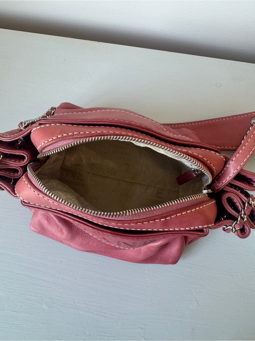 CHANEL Pink Leather Mini Shoulder Bag with Chain Strap - Picture 4 of 7